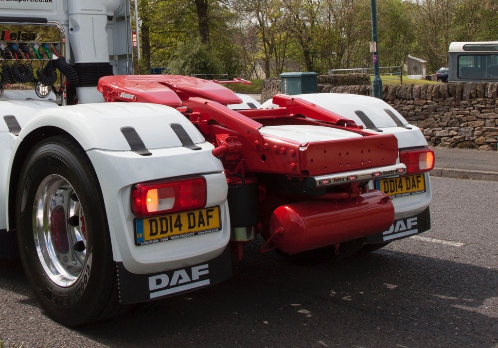 St. Steel ChassisBar for DAF XF105 & 106 | 4x2 | 4 Red LEDs