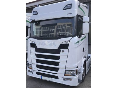 "XL" Sunvisor Scania R/S NextGen with 2 Cutouts for Marker Lights