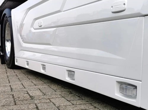 Sideskirt Extenders for DAF XF/XG/XG+ | 5 Lightholes for Double Burners
